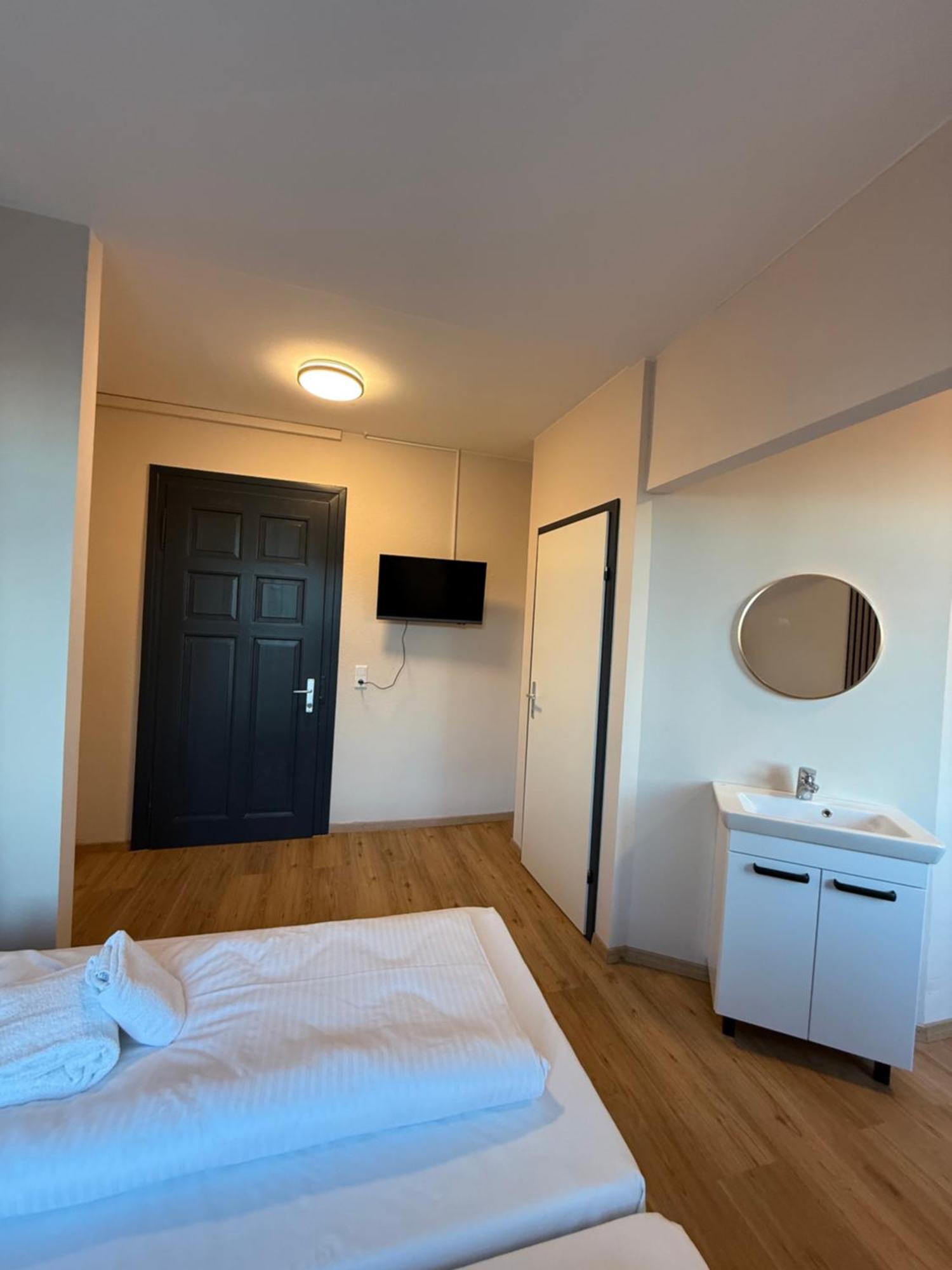Crown Living Villa Blumenau Studios, Smarttv, Parkplatz Lustenau Ngoại thất bức ảnh